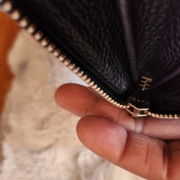 Gucci Navy Leather Zip Around Long Wallet EUC - Picture 12 of 16